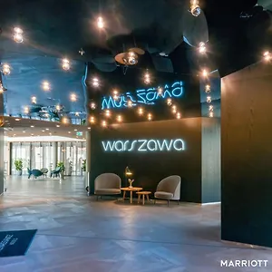 ***** מלון Renaissance Airport פולין